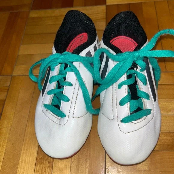 Youth Soccer Cleats with Teal Laces - Picture 3 of 8